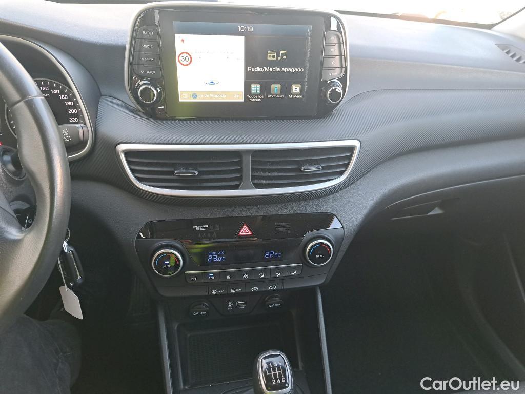  Hyundai  Tucson HYUNDAI  / 2018 / 5P / todoterreno 1.6 CRDI 85kW (116CV) 48V SLE 4X2(SP)(SL) #40