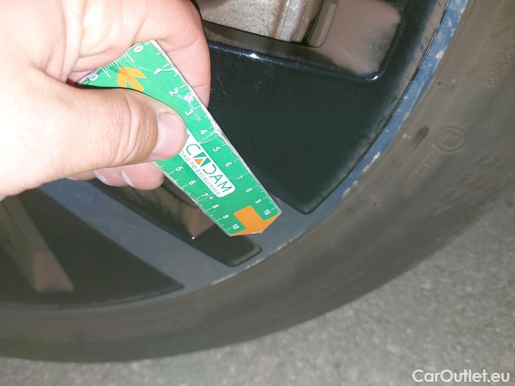  Mercedes  A-Klasse MERCEDES-BENZ Clase A / 2018 / 5P / berlina con portón A 250 e #13