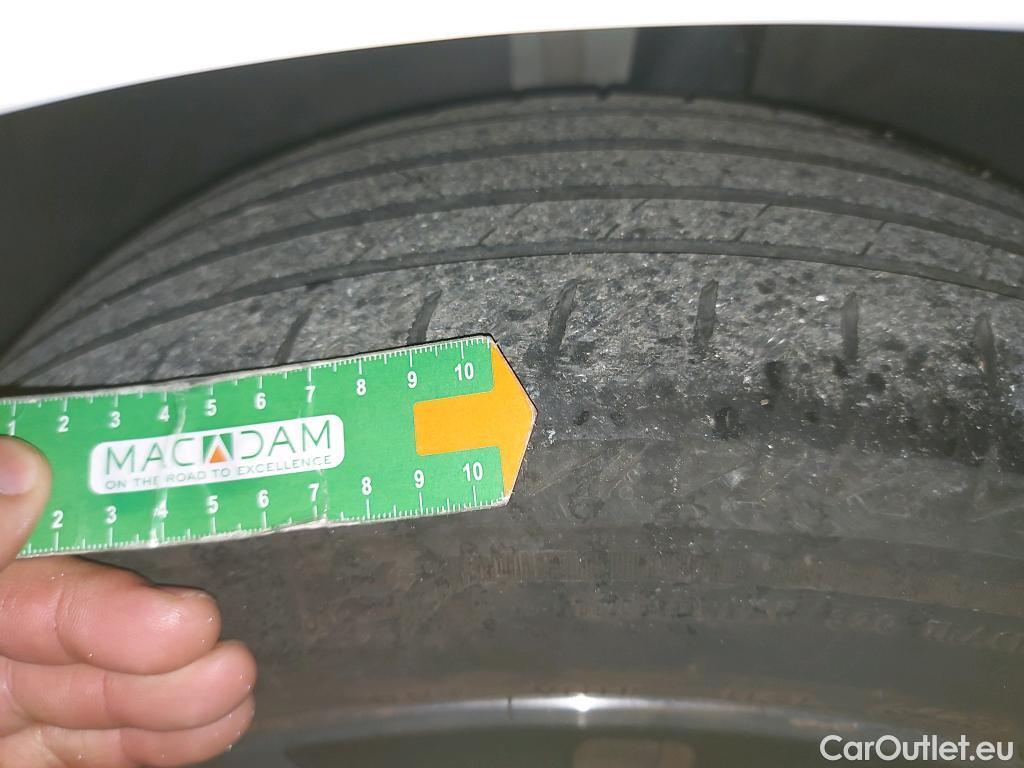  Mercedes  A-Klasse MERCEDES-BENZ Clase A / 2018 / 5P / berlina con portón A 250 e #6