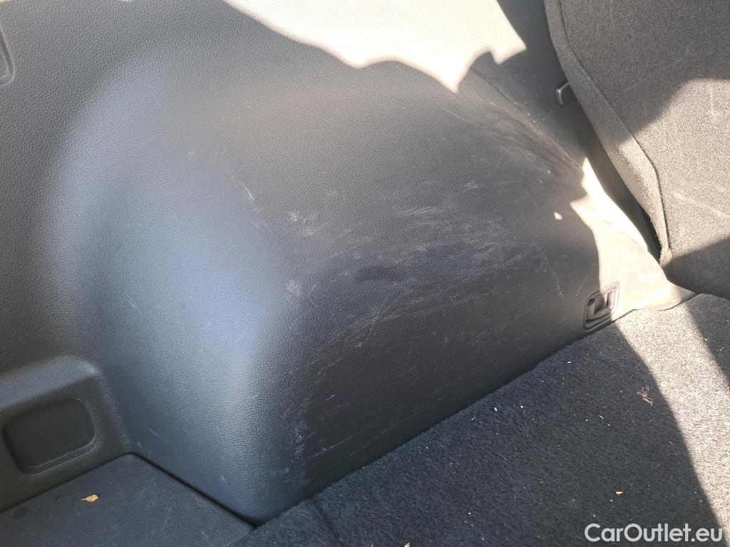  Hyundai  Tucson HYUNDAI  / 2018 / 5P / todoterreno 1.6 CRDI 85kW (116CV) 48V SLE 4X2(SP)(SL) #19