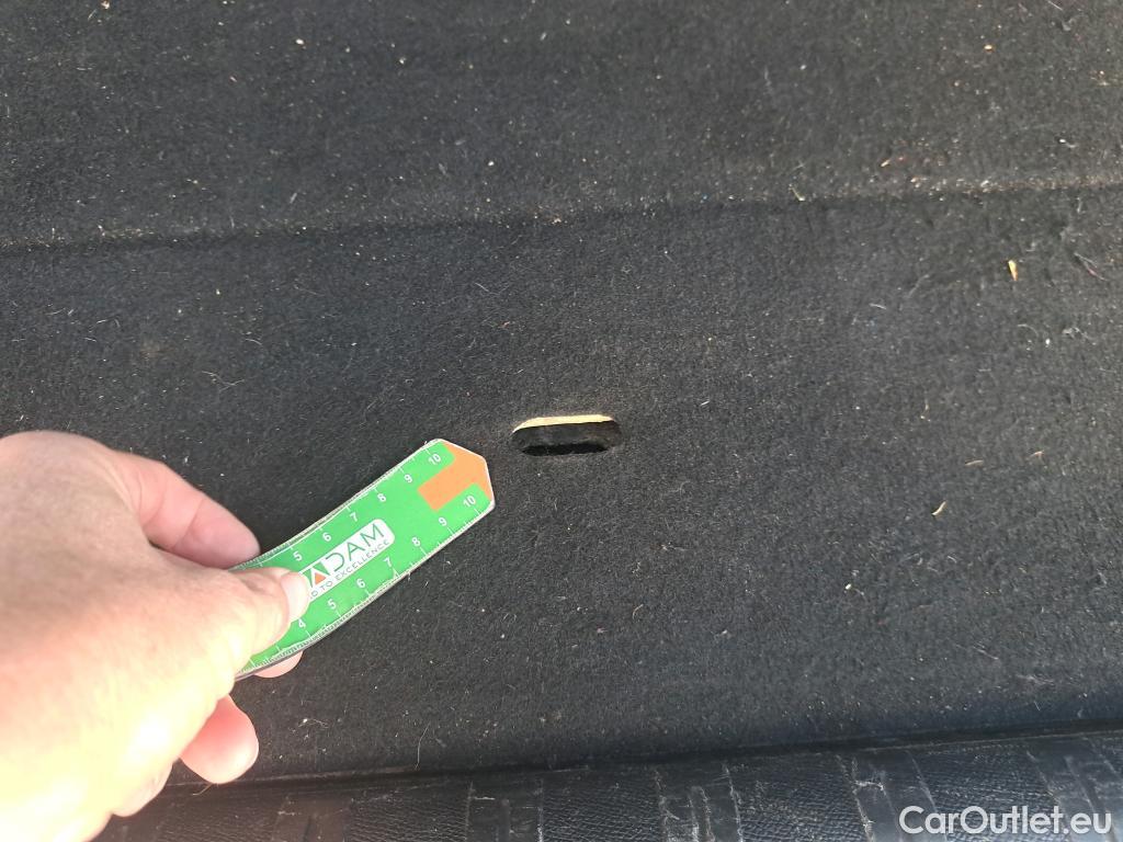  Peugeot  308 PEUGEOT  / 2017 / 5P / familiar SW Allure Pack BlueHDI 130 S&S EAT8 #4