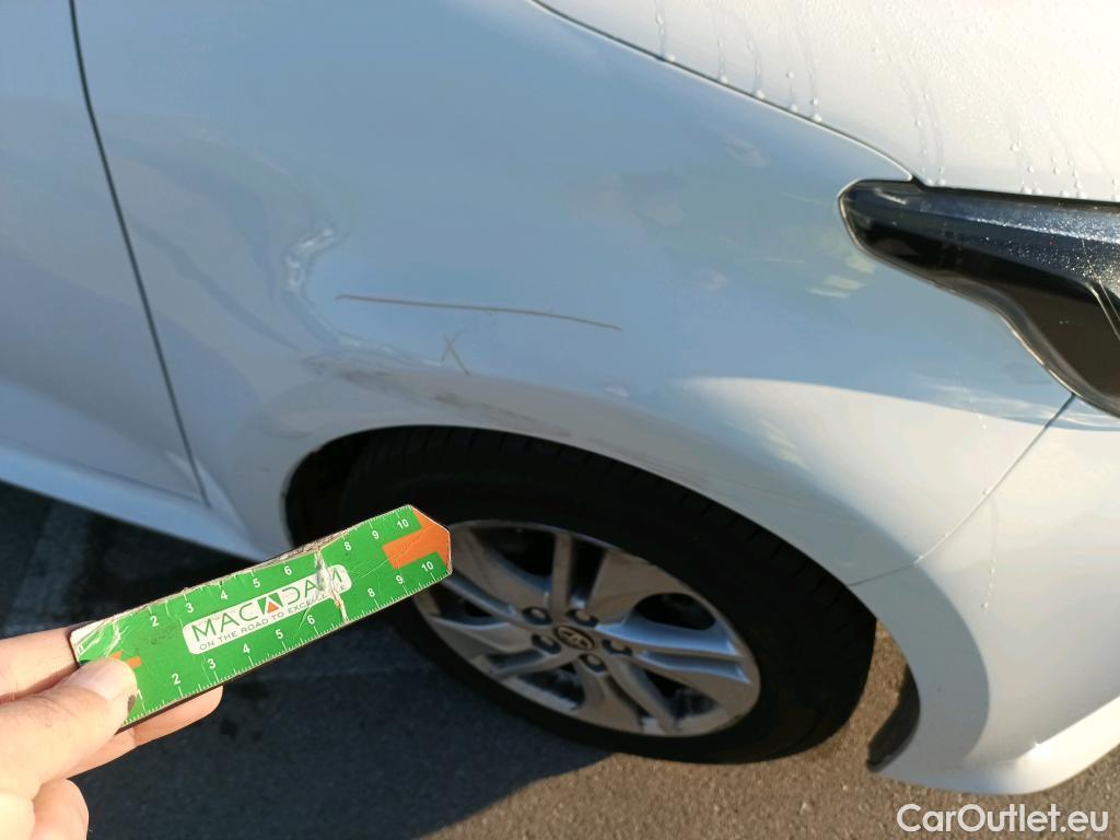  Toyota  Yaris TOYOTA  / 2020 / 5P / berlina con portón 1.5 120H Business Plus #5