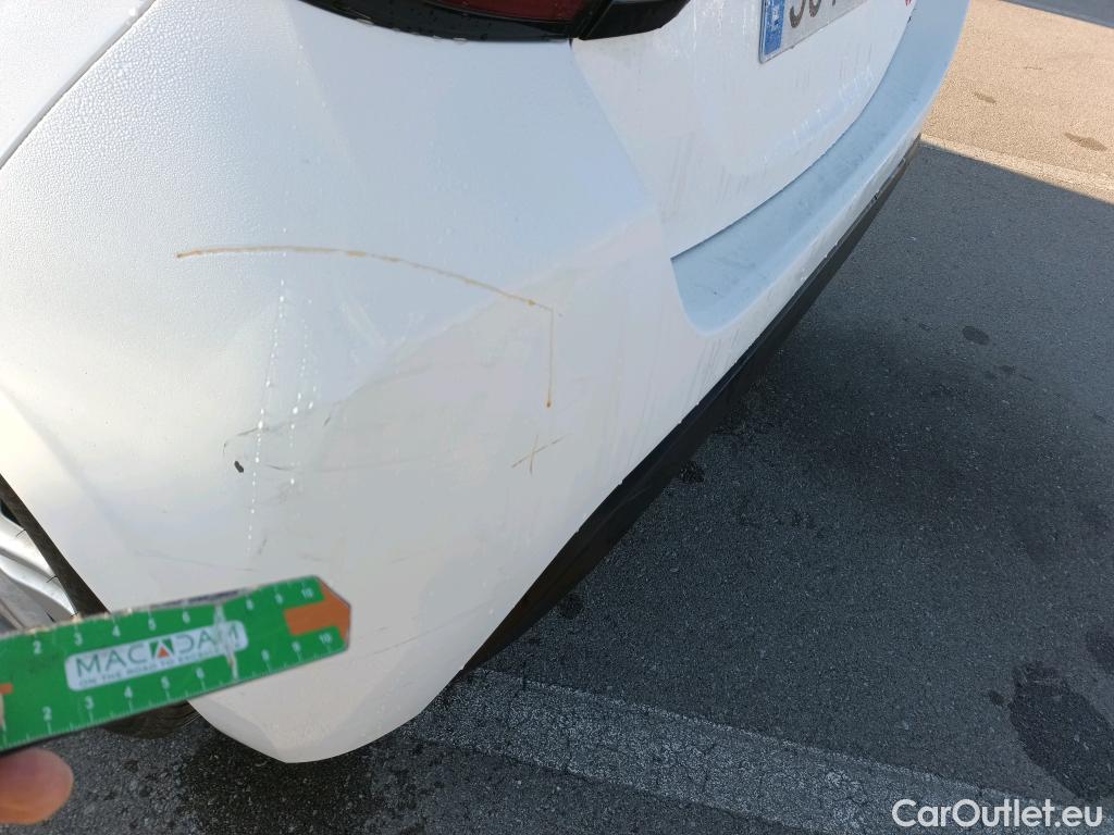  Toyota  Yaris TOYOTA  / 2020 / 5P / berlina con portón 1.5 120H Business Plus #18