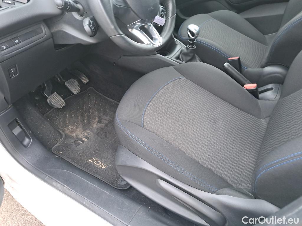  Peugeot  208 PEUGEOT  / 2015 / 5P / berlina con portón 5P Signature 1.2L PureTech 81KW (110CV) (AC) #29