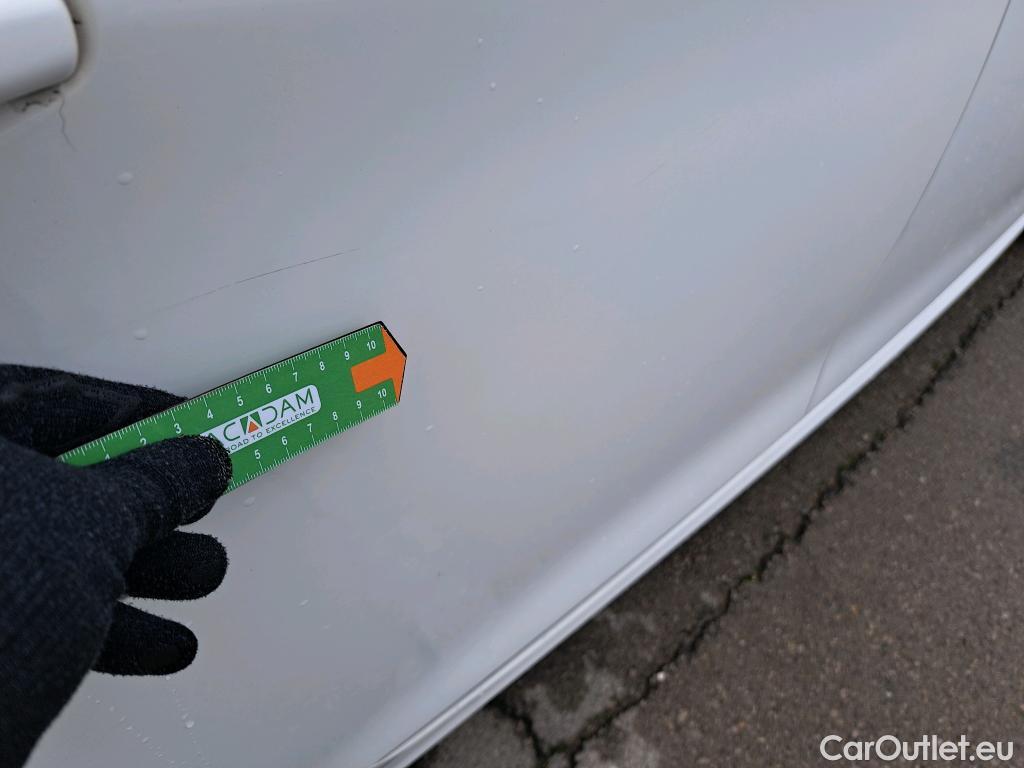  Peugeot  208 PEUGEOT  / 2015 / 5P / berlina con portón 5P Signature 1.2L PureTech 81KW (110CV) (AC) #19