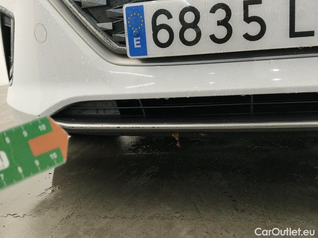  Hyundai   Ioniq HYUNDAI / 2019 / 5P / berlina con portón 1.6 GDI HEV Tecno DCT #12