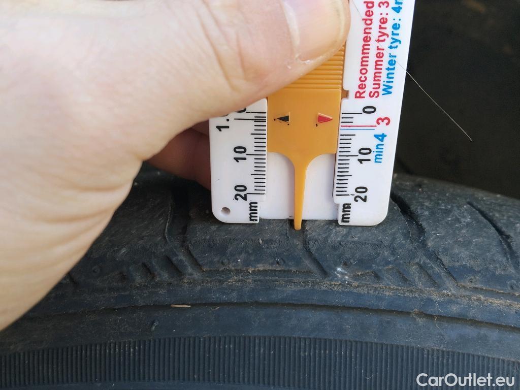  KIA  Niro KIA e- / 2016 / 5P / crossover e- 150kW (204CV) Drive (Long Range) #7