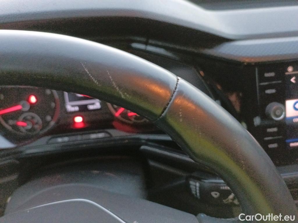  Volkswagen  T-CROSS VOLKSWAGEN  / 2018 / 5P / todoterreno Advance 1.0 TSI 81kW (110CV) DSG (AC3) #16