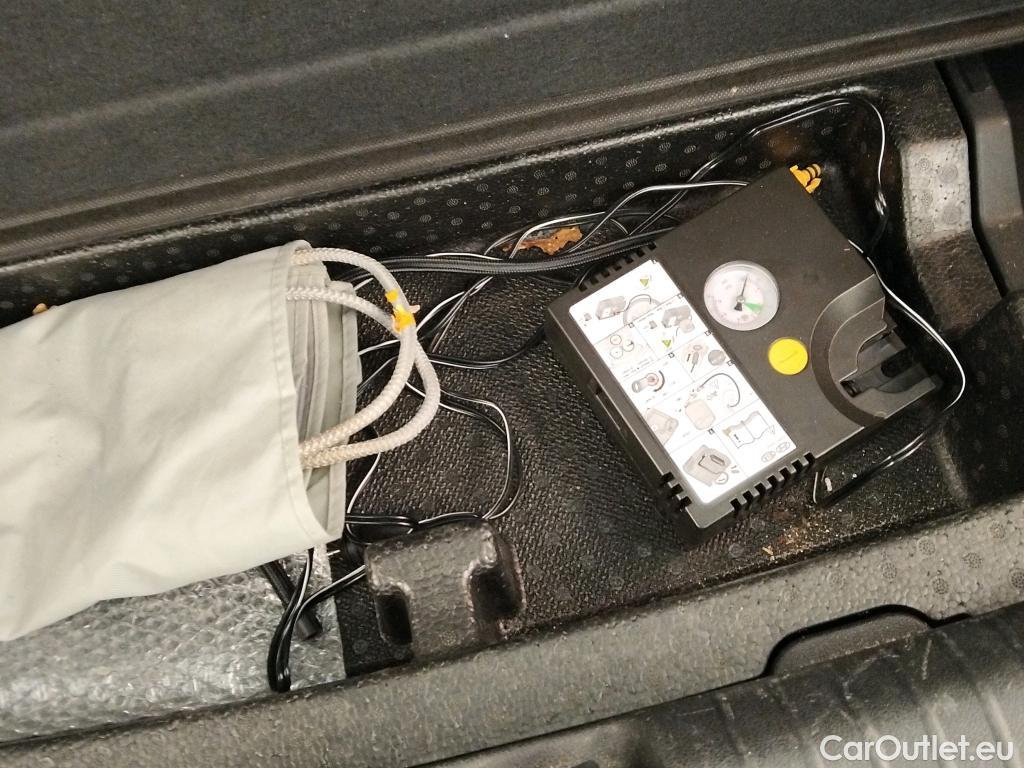  KIA  Niro KIA e- / 2016 / 5P / crossover e- 150kW (204CV) Drive (Long Range) #17