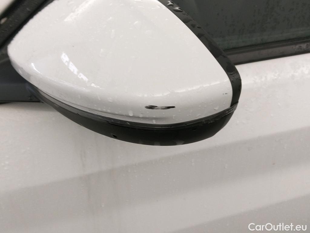  Peugeot  208 PEUGEOT  / 2019 / 5P / berlina con portón BlueHDi 73kW (100CV) Active #17