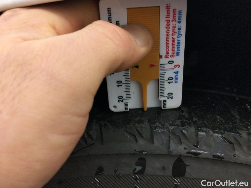  Peugeot  208 PEUGEOT  / 2019 / 5P / berlina con portón BlueHDi 73kW (100CV) Active #2