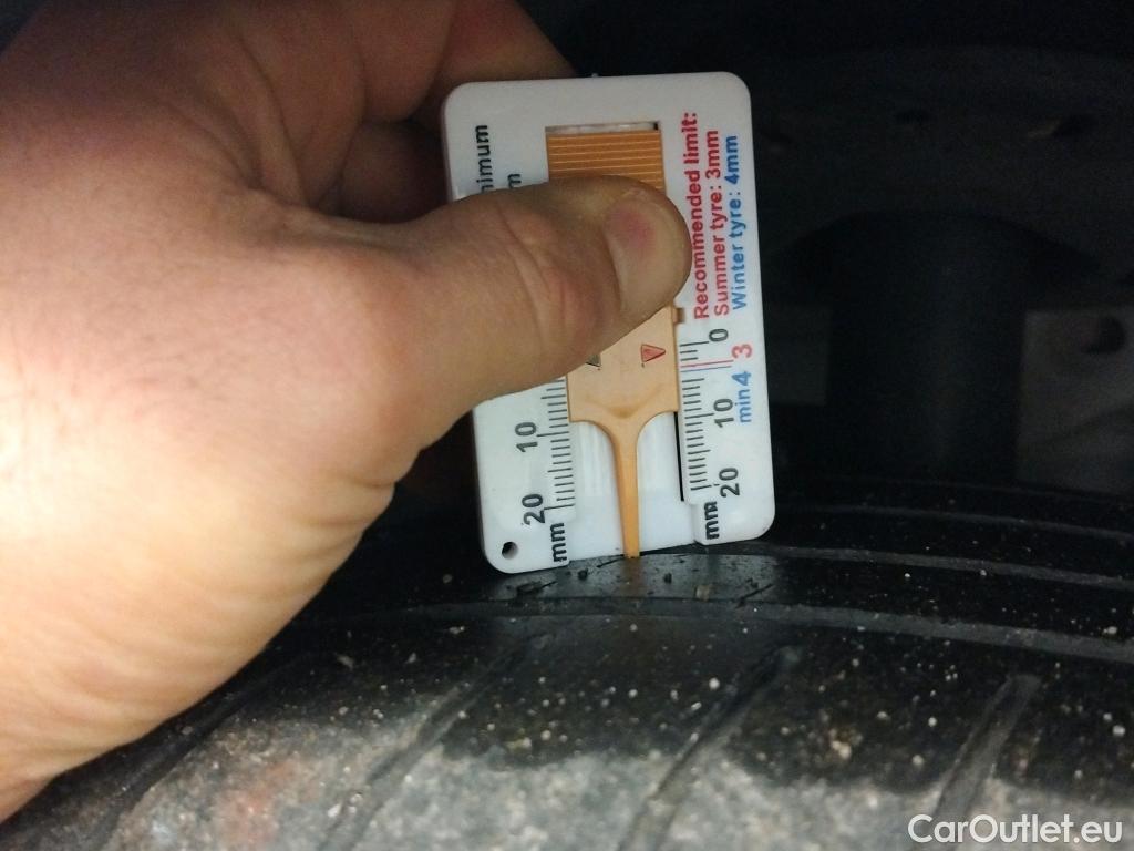  Peugeot  2008 PEUGEOT  / 2019 / 5P / todoterreno Allure BlueHDI 100 S&S BVM6 #2