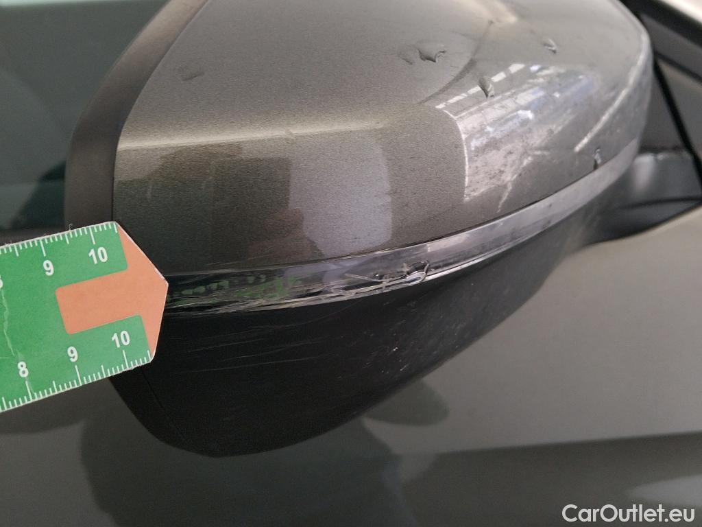  Peugeot  3008 PEUGEOT  / 2016 / 5P / todoterreno 1.5L BlueHDi 96kW (130CV) S&S Active (AC2) #32