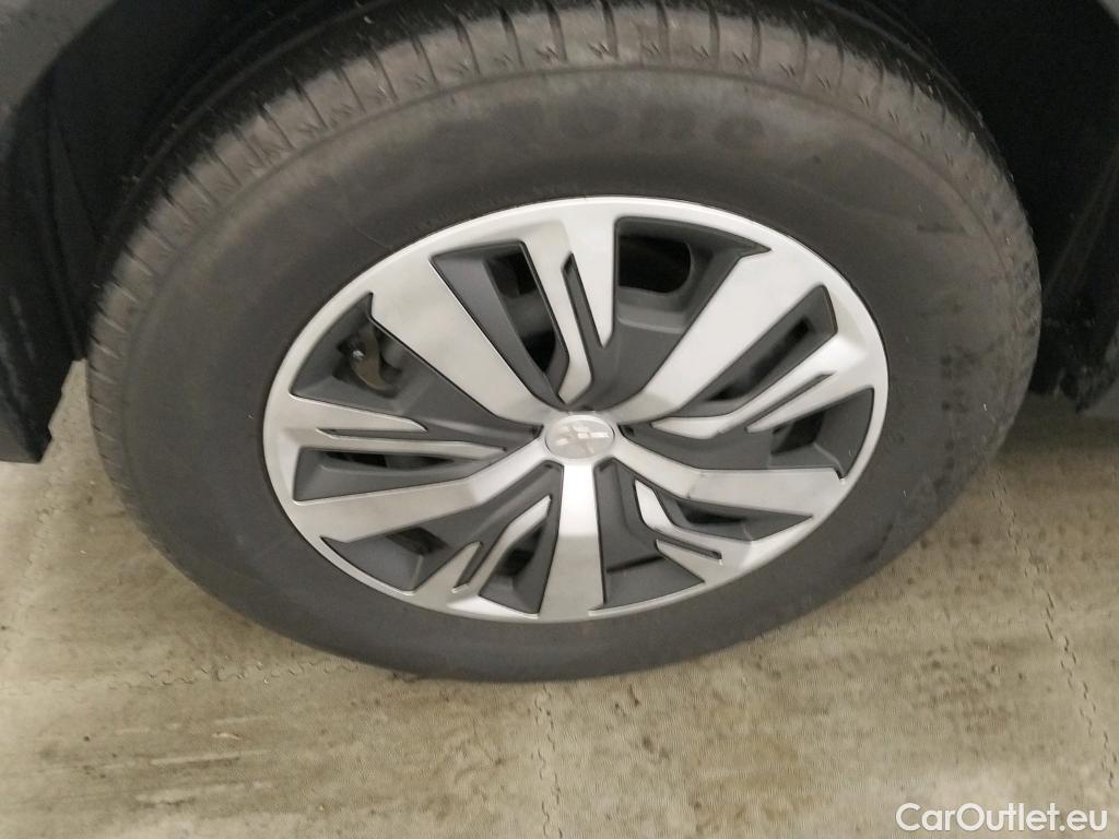  Peugeot  2008 PEUGEOT  / 2019 / 5P / todoterreno Active Puretech 100 S&S BVM6 #20
