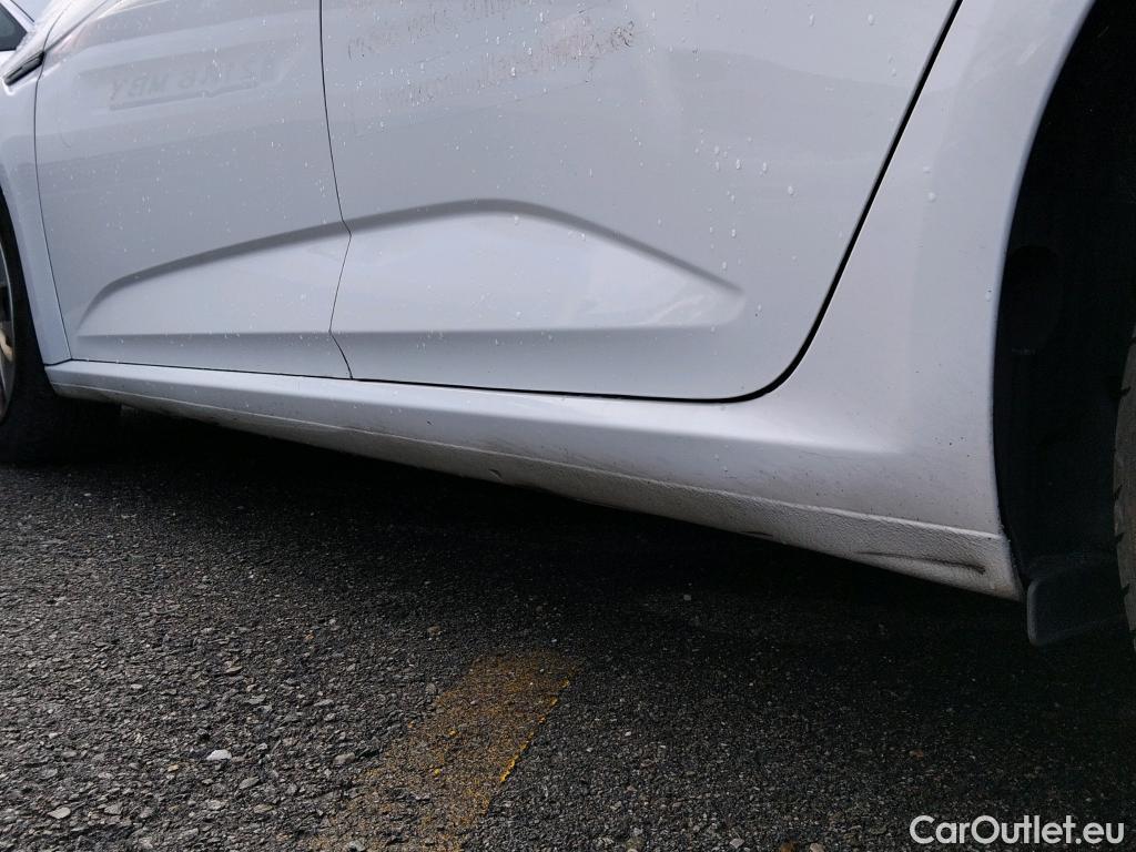  Renault  Megane RENAULT Mégane / 2015 / 5P / berlina con portón Life Blue dCi 70kW (95CV) #5