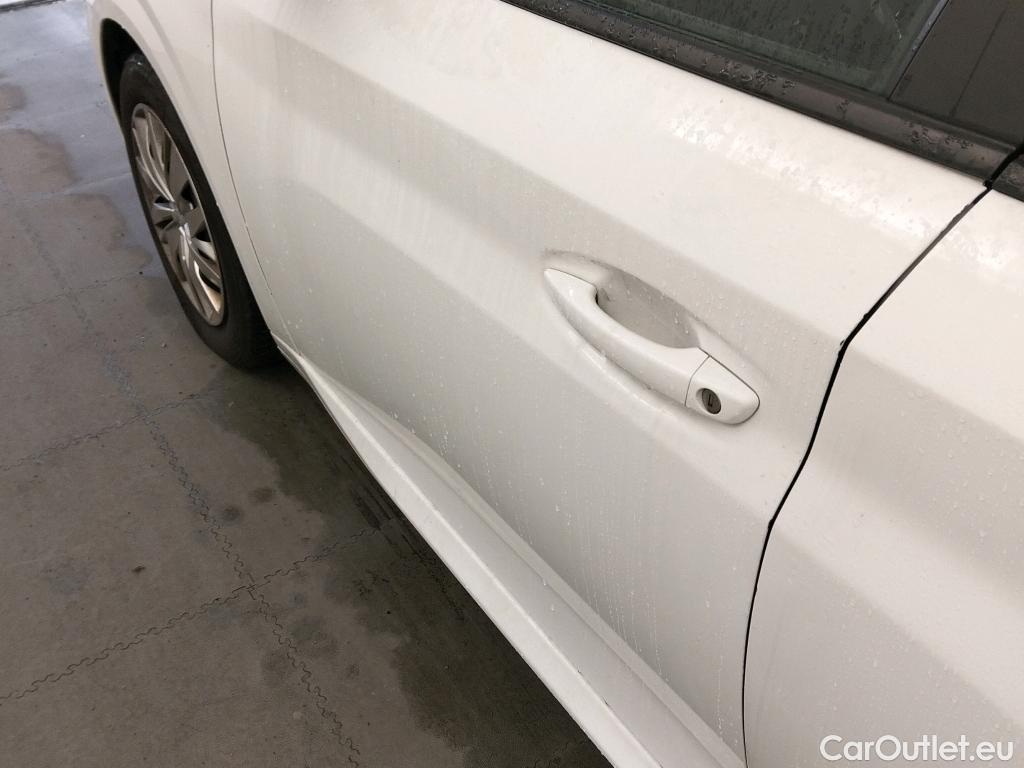  Peugeot  208 PEUGEOT  / 2019 / 5P / berlina con portón BlueHDi 73kW (100CV) Active #15