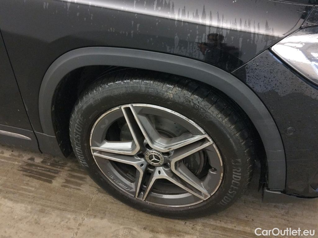  Mercedes  GLA MERCEDES-BENZ  / 2020 / 5P / todoterreno  200 D #24