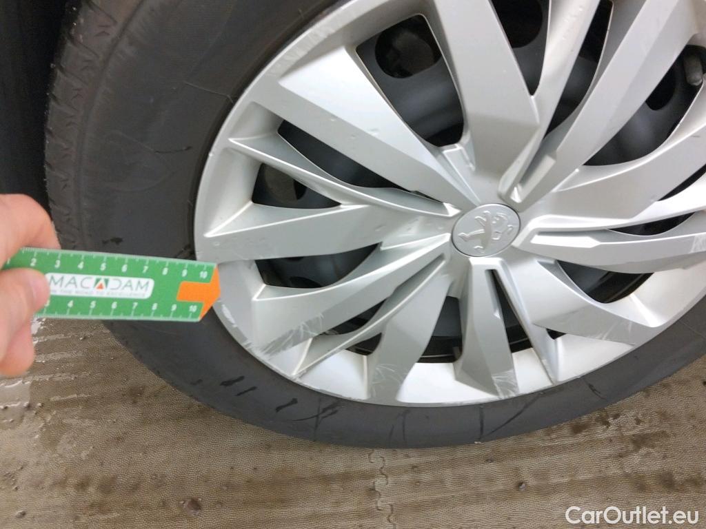  Peugeot  208 PEUGEOT  / 2019 / 5P / berlina con portón BlueHDi 73kW (100CV) Active #12