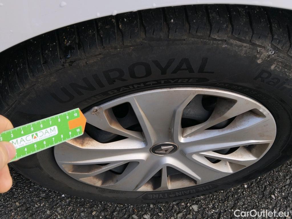  Renault  Megane RENAULT Mégane / 2015 / 5P / berlina con portón Life Blue dCi 70kW (95CV) #42