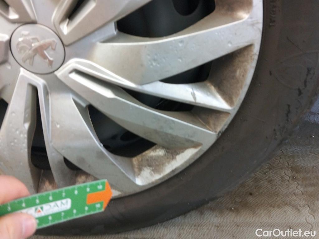  Peugeot  208 PEUGEOT  / 2019 / 5P / berlina con portón BlueHDi 73kW (100CV) Active #10