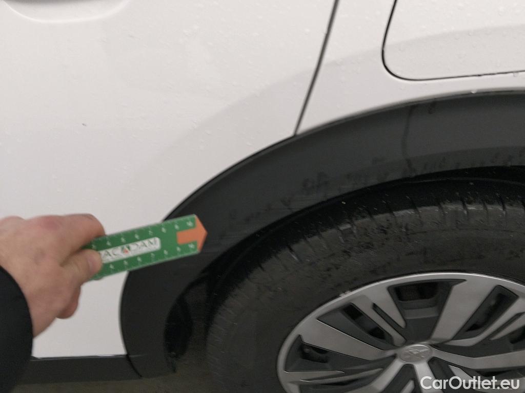  Peugeot  2008 PEUGEOT  / 2019 / 5P / todoterreno Active Puretech 100 S&S BVM6 #15