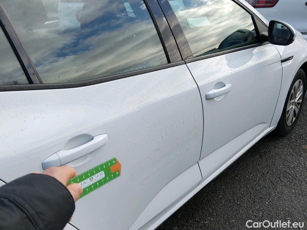  Renault  Megane RENAULT Mégane / 2015 / 5P / berlina con portón Life Blue dCi 70kW (95CV) #16