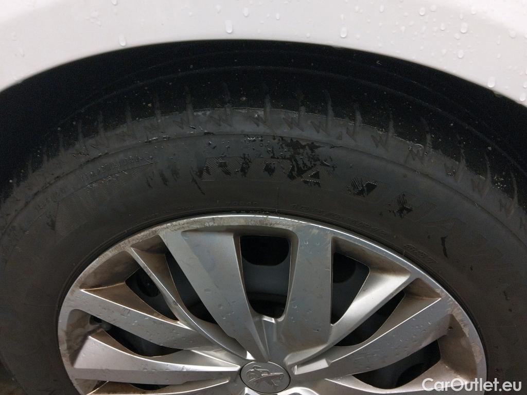  Peugeot  208 PEUGEOT  / 2019 / 5P / berlina con portón BlueHDi 73kW (100CV) Active #3