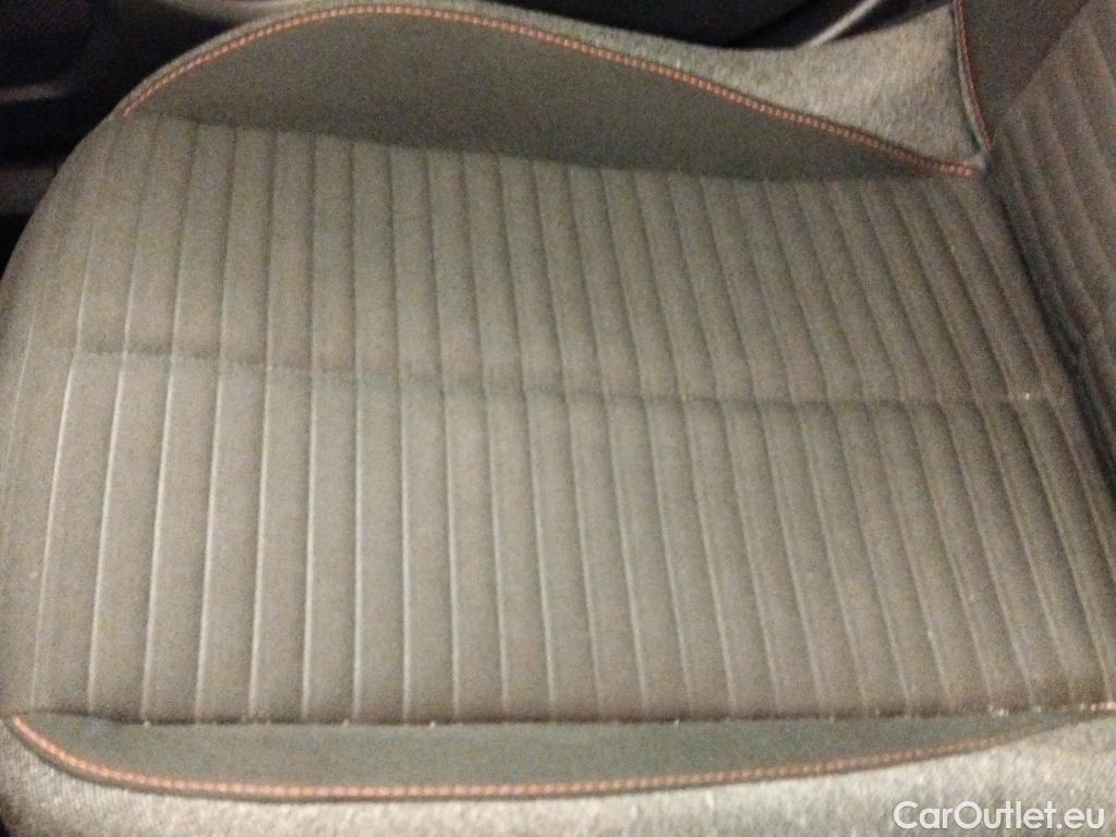  Peugeot  2008 PEUGEOT  / 2019 / 5P / todoterreno Active Pack BlueHDI 81kW (110CV) #2