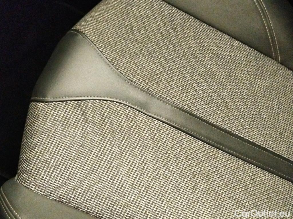  Peugeot  3008 PEUGEOT  Hybrid / 2016 / 5P / todoterreno 225 e-EAT8 Allure #16