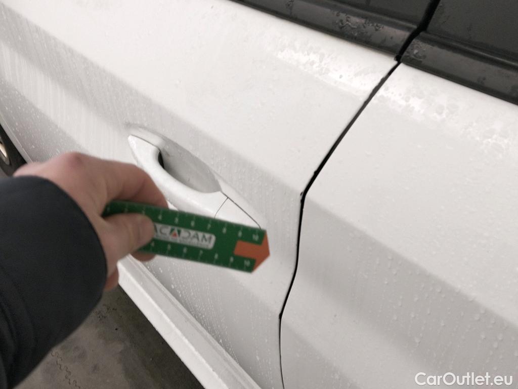  Peugeot  208 PEUGEOT  / 2019 / 5P / berlina con portón BlueHDi 73kW (100CV) Active #16