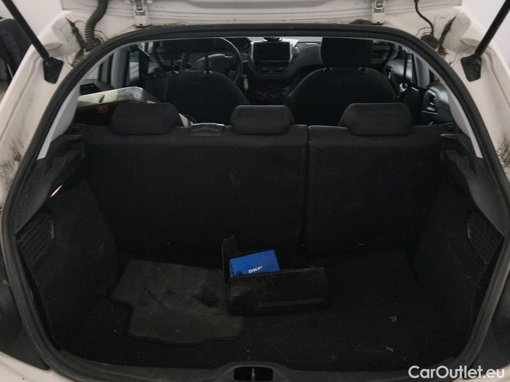  Peugeot  208 PEUGEOT  / 2015 / 5P / berlina con portón 5P ACTIVE BlueHDi 73kW (100CV) #1