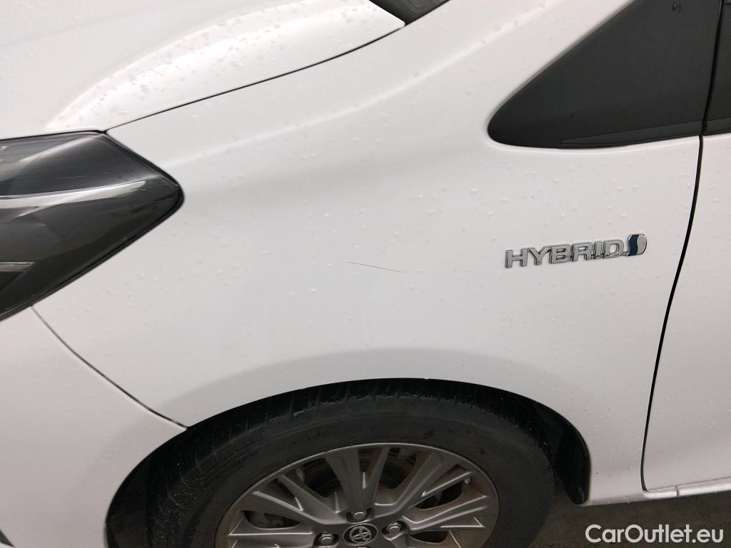  Toyota  Yaris TOYOTA  / 2017 / 5P / berlina con portón 1.5 100H Active #9