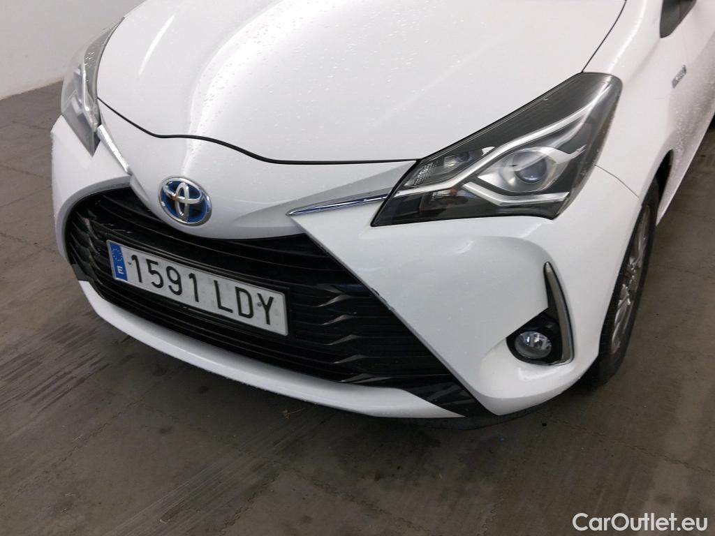  Toyota  Yaris TOYOTA  / 2017 / 5P / berlina con portón 1.5 100H Active #11