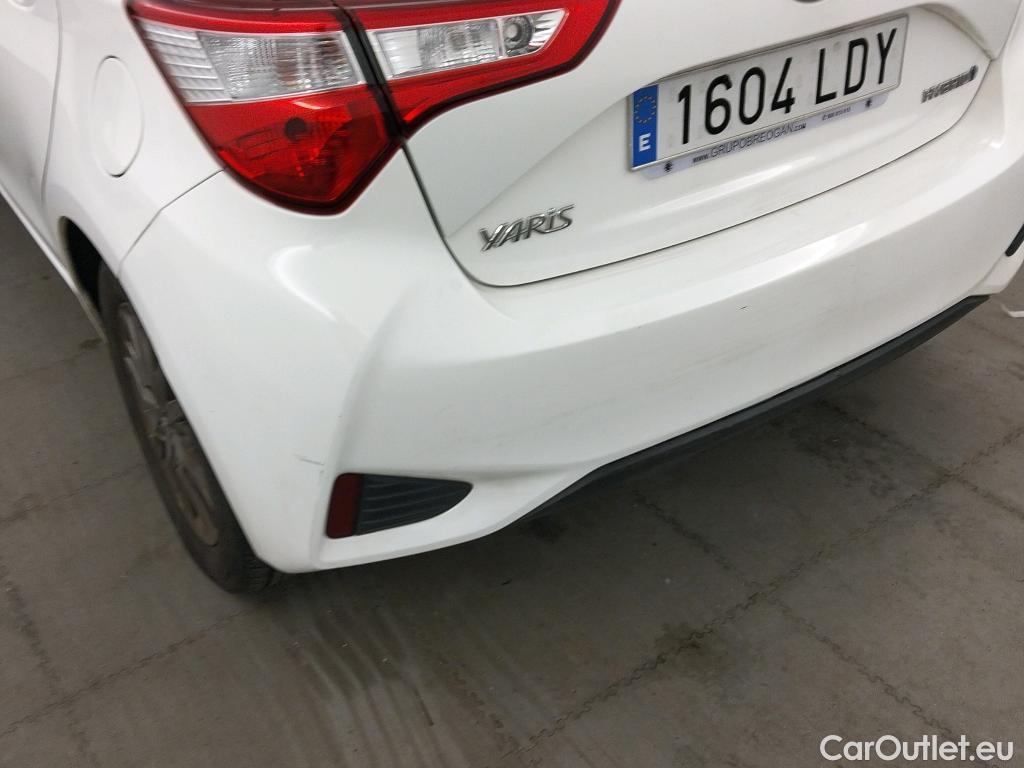  Toyota  Yaris TOYOTA  / 2017 / 5P / berlina con portón 1.5 100H Active #11