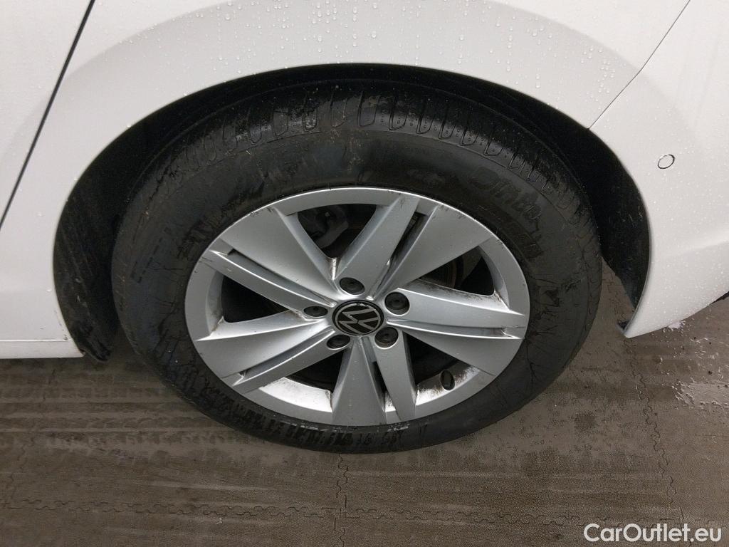  Volkswagen  Golf  VOLKSWAGEN / 2020 / 5P / berlina con portón Life 2.0 TDI 85kW (115CV) #3