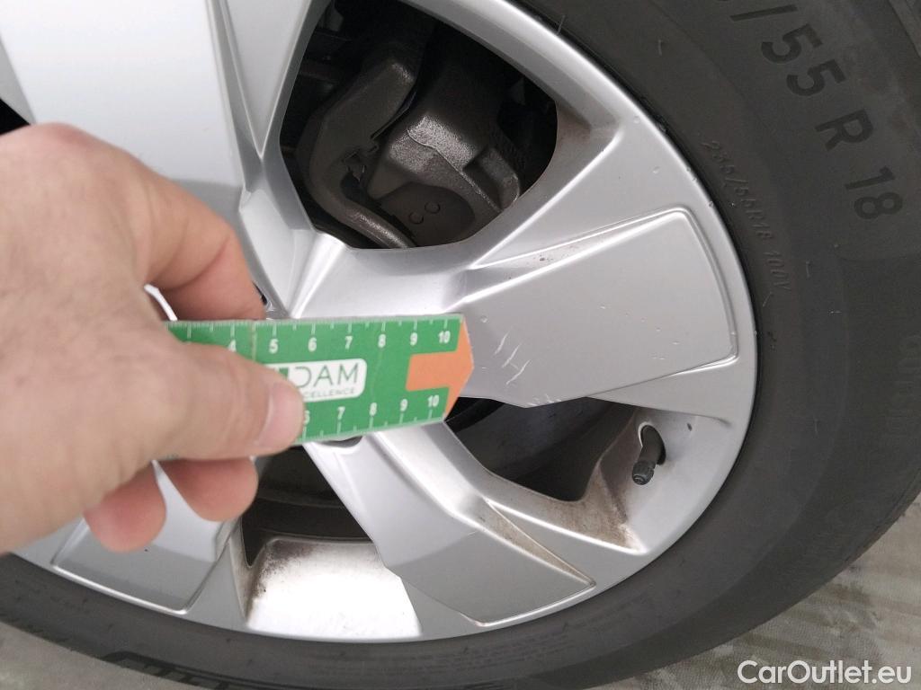  Volvo  XC 40 VOLVO XC40 / 2017 / 5P / todoterreno 1.5 T3 Momentum Pro Auto #16