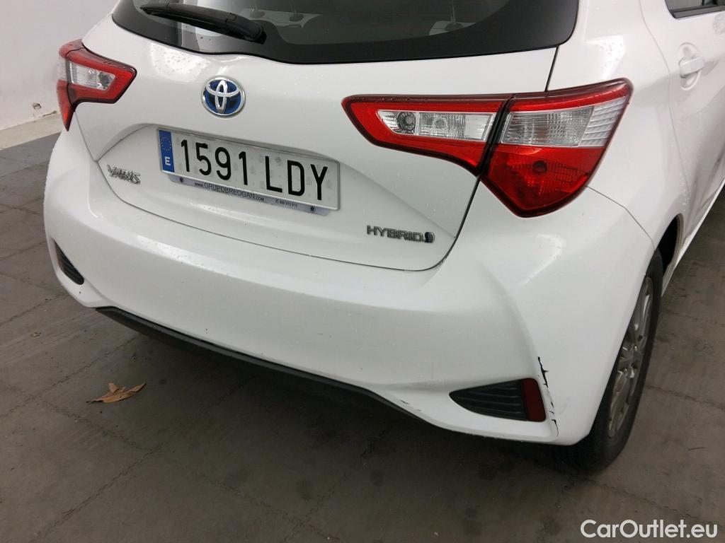  Toyota  Yaris TOYOTA  / 2017 / 5P / berlina con portón 1.5 100H Active #13