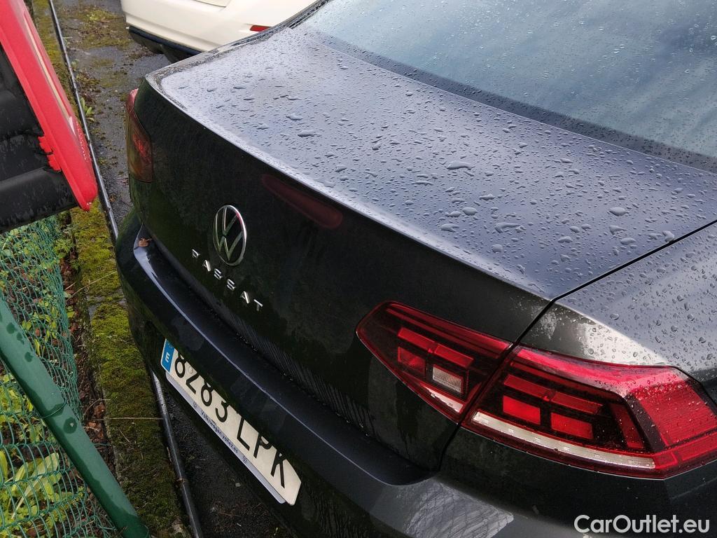  Volkswagen  Passat VOLKSWAGEN  / 2019 / 4P / sedán 2.0 TDI 90kW (122CV) DSG #7