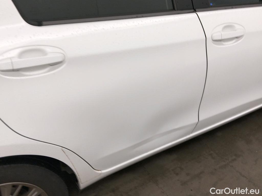  Toyota  Yaris TOYOTA  / 2017 / 5P / berlina con portón 1.5 100H Active #1