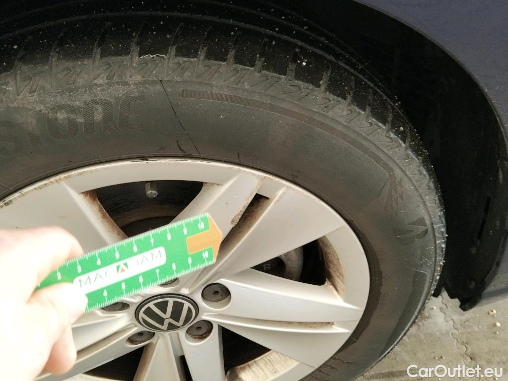  Volkswagen  Golf  VOLKSWAGEN / 2020 / 5P / berlina con portón 1.0 TSI 81kW (110CV) #9