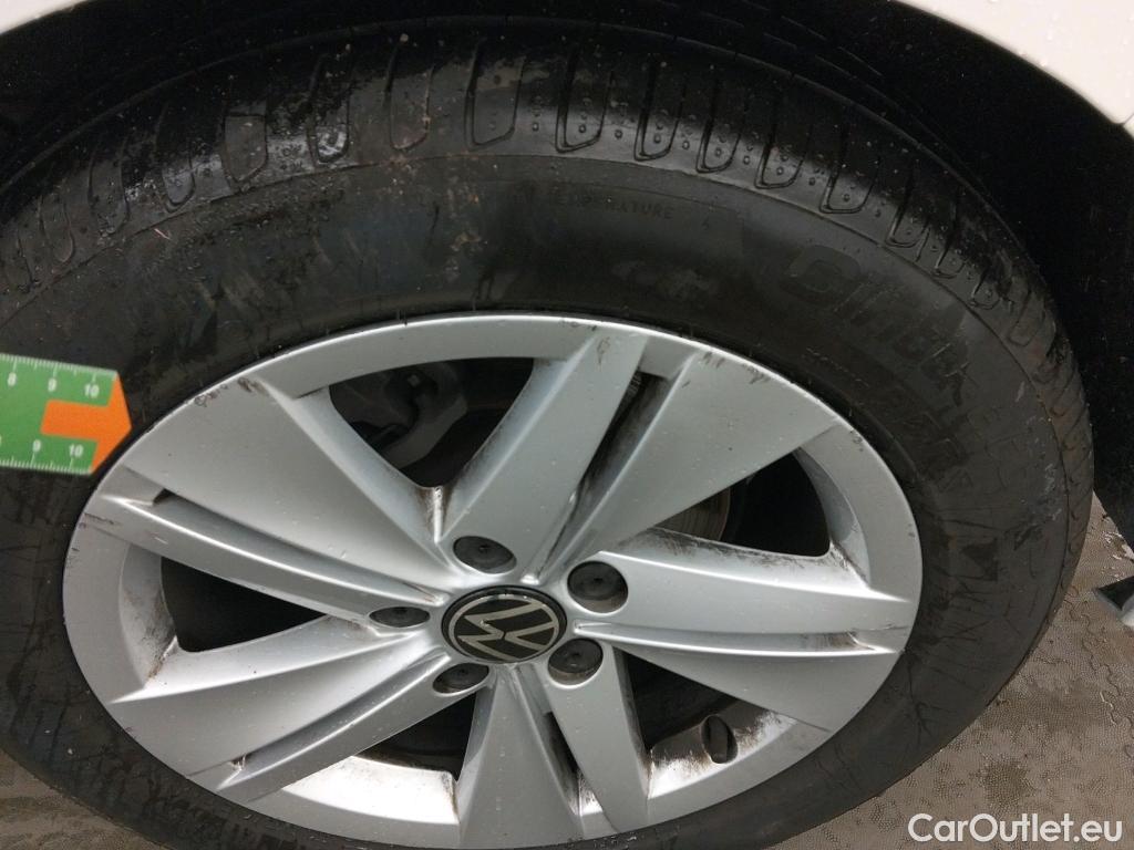  Volkswagen  Golf  VOLKSWAGEN / 2020 / 5P / berlina con portón Life 2.0 TDI 85kW (115CV) #4