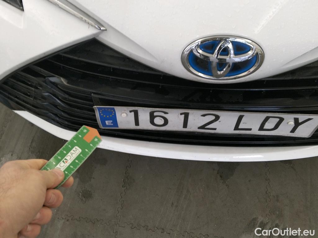  Toyota  Yaris TOYOTA  / 2017 / 5P / berlina con portón 1.5 100H Active #28