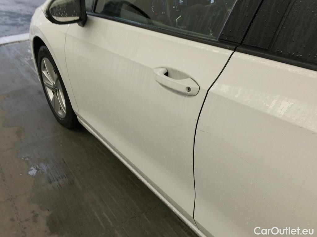  Volkswagen  Golf  VOLKSWAGEN / 2020 / 5P / berlina con portón Life 2.0 TDI 85kW (115CV) #11