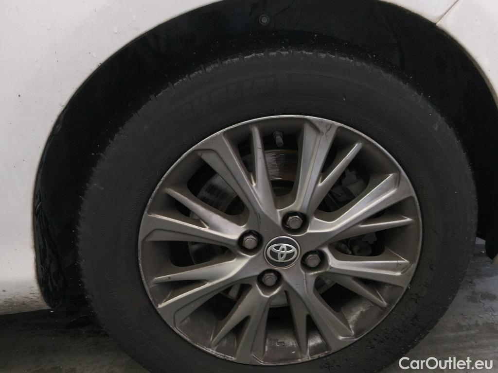  Toyota  Yaris TOYOTA  / 2017 / 5P / berlina con portón 1.5 100H Active #9