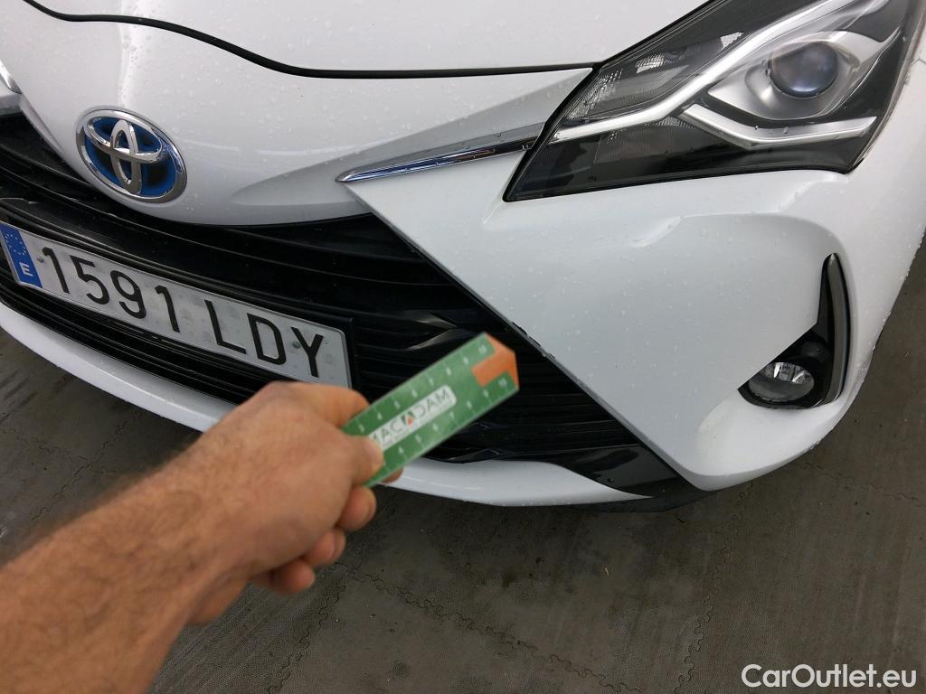  Toyota  Yaris TOYOTA  / 2017 / 5P / berlina con portón 1.5 100H Active #12