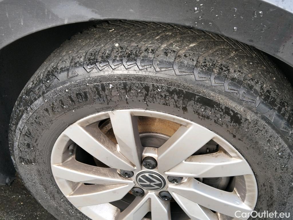  Volkswagen  Passat VOLKSWAGEN  / 2019 / 4P / sedán 2.0 TDI 90kW (122CV) DSG #3