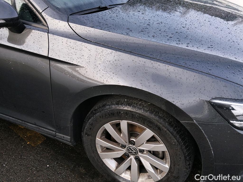  Volkswagen  Passat VOLKSWAGEN  / 2019 / 4P / sedán 2.0 TDI 90kW (122CV) DSG #17