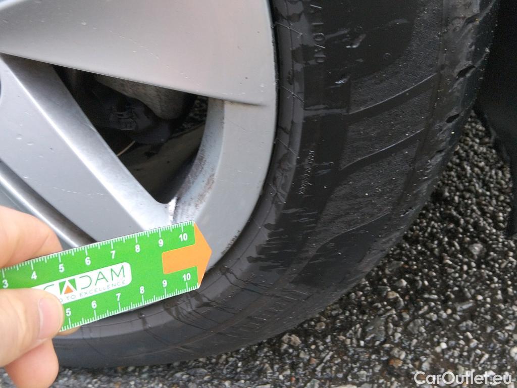  Volkswagen  Golf  VOLKSWAGEN / 2020 / 5P / berlina con portón Life 2.0 TDI 85kW (115CV) #14