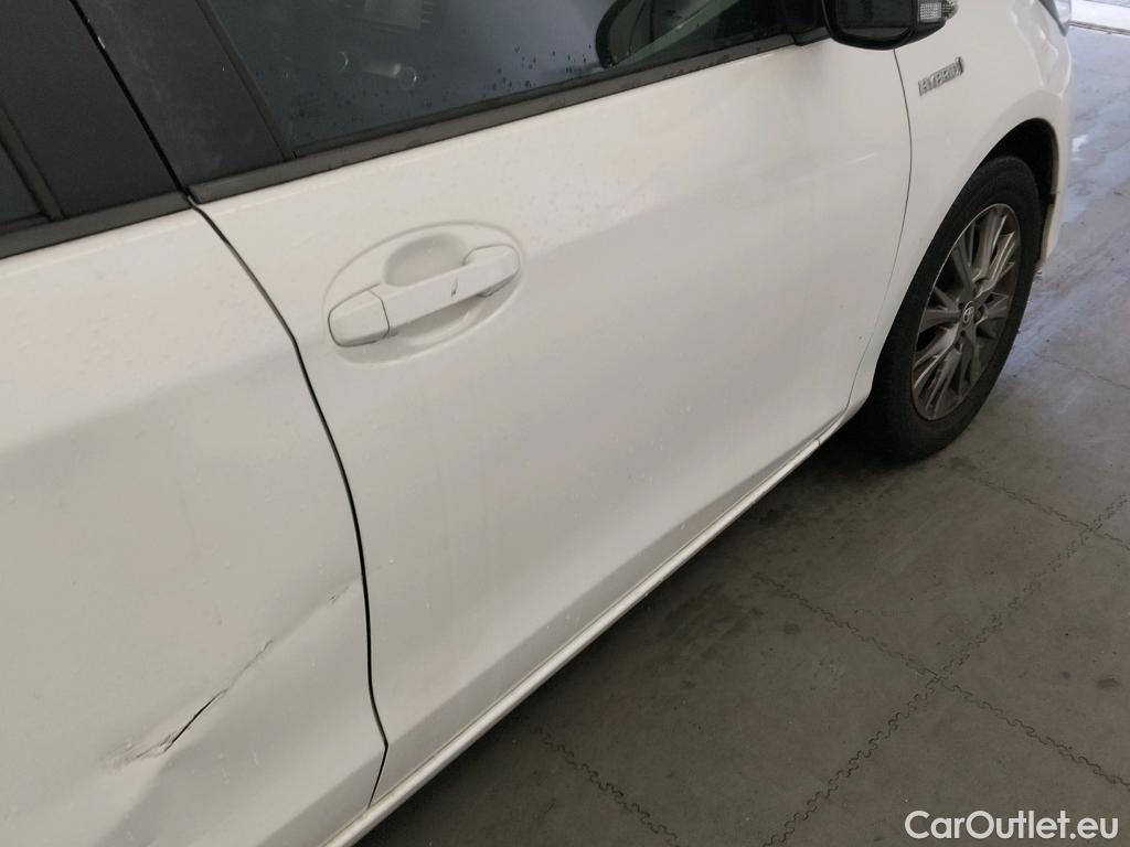  Toyota  Yaris TOYOTA  / 2017 / 5P / berlina con portón 1.5 100H Active #5