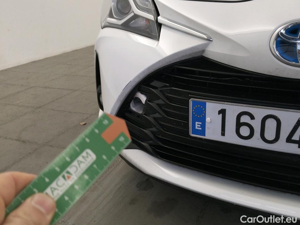  Toyota  Yaris TOYOTA  / 2017 / 5P / berlina con portón 1.5 100H Active #6